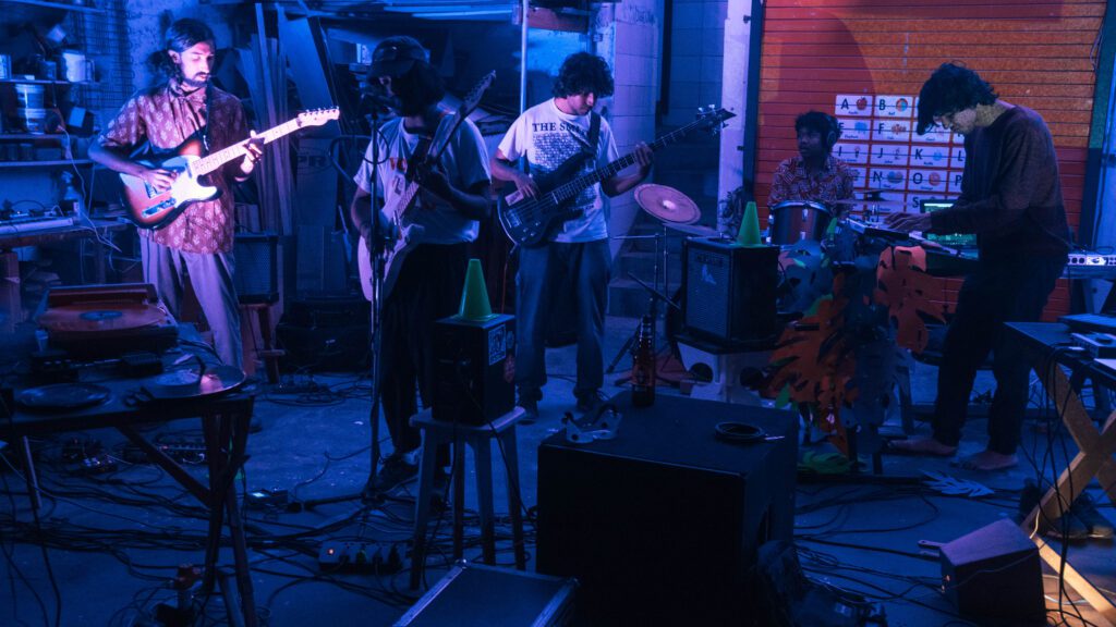 Dee En's Poppin' is a celebration of melancholy and human emotions