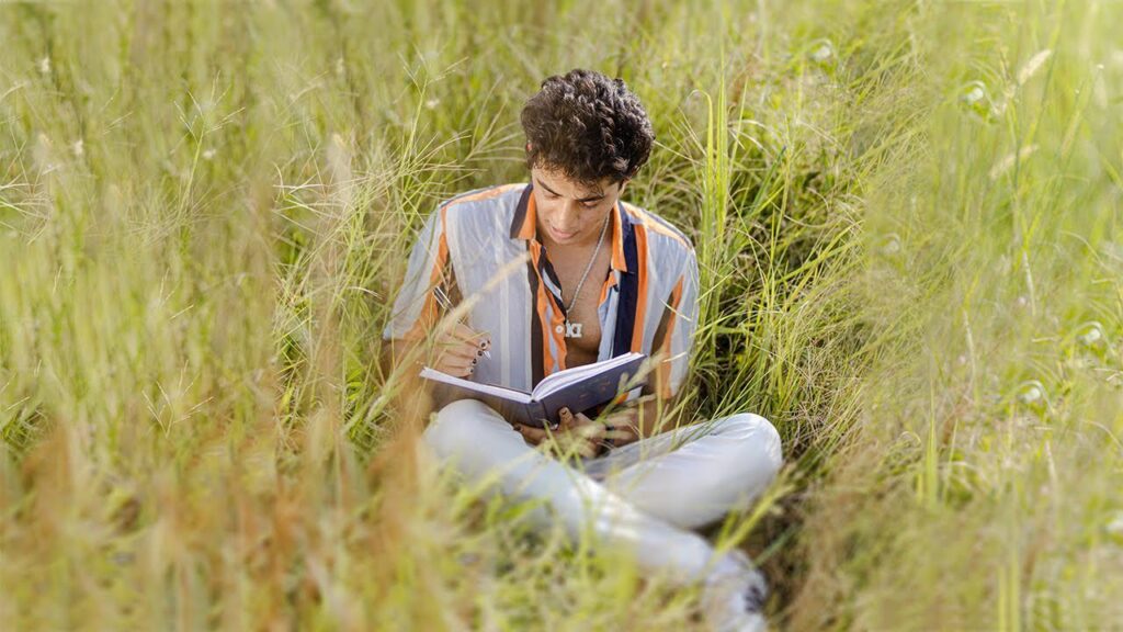 Tsumyoki Curates an Emotional and Heartfelt Album “A Message From The Moon”