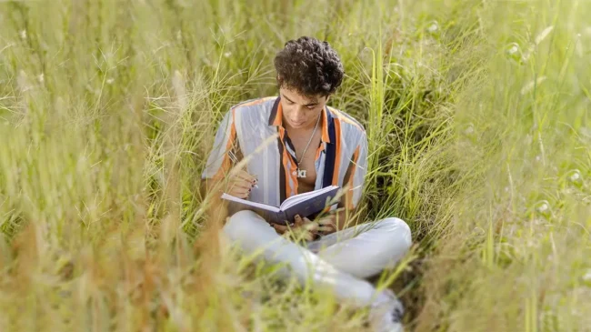 Tsumyoki Curates an Emotional and Heartfelt Album “A Message From The Moon”