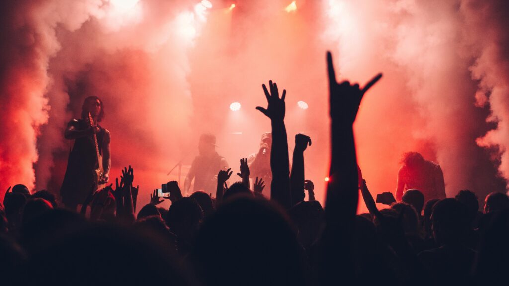 14 Unwritten Rules of Every Concert That Everyone Follows Without Realising