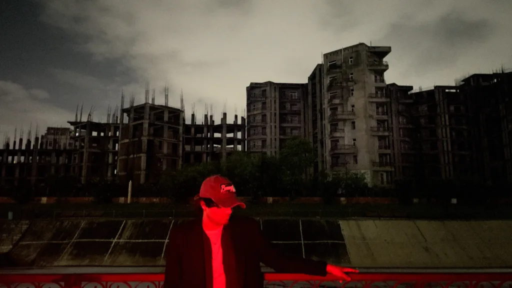 Mixed Signals Explores Fate and Digital Chaos in New Glitch Pop EP 'Right Place Wrong Time'