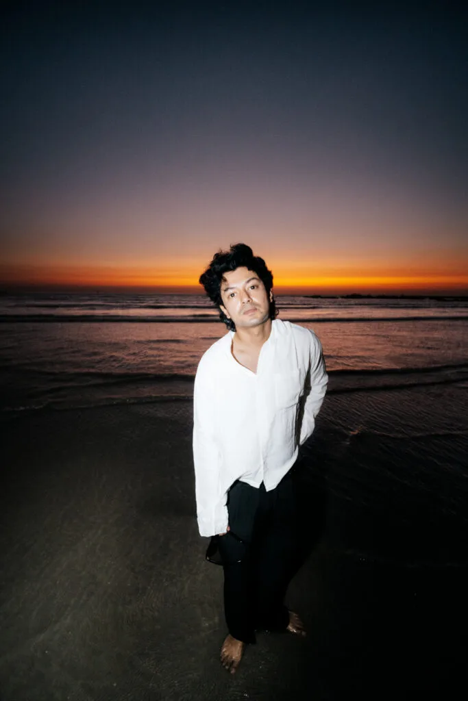 Introspective Vocals Meet Expansive Beats on rohh & Mr. Doss’s ‘Sunset Bar’ 23 SB ndlsp 56 Introspective Vocals Meet Expansive Beats on rohh & Mr. Doss’s ‘Sunset Bar’